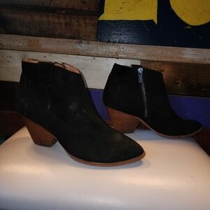 Frye 7.5 ankle boots